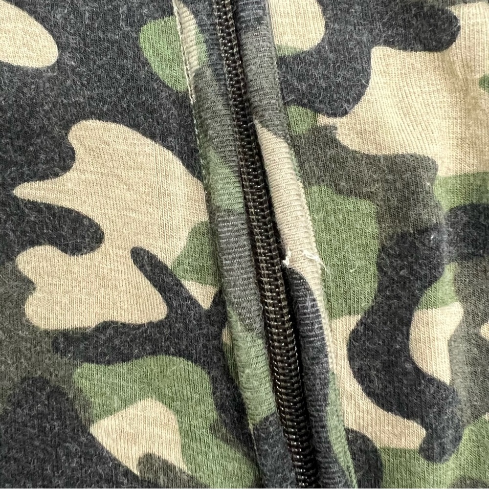 Posh Peanut Camo 9-12m footie - Picture 8 of 9